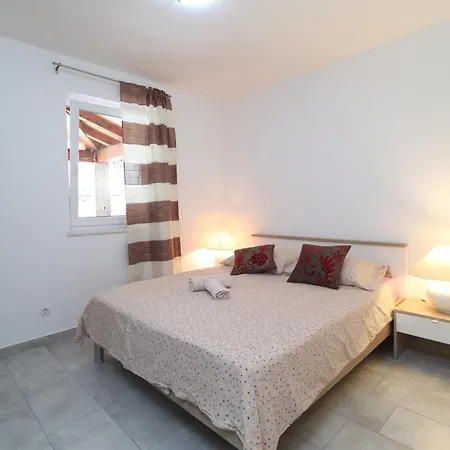 House Tia With Jacuzzi And Bbq In A Oasis